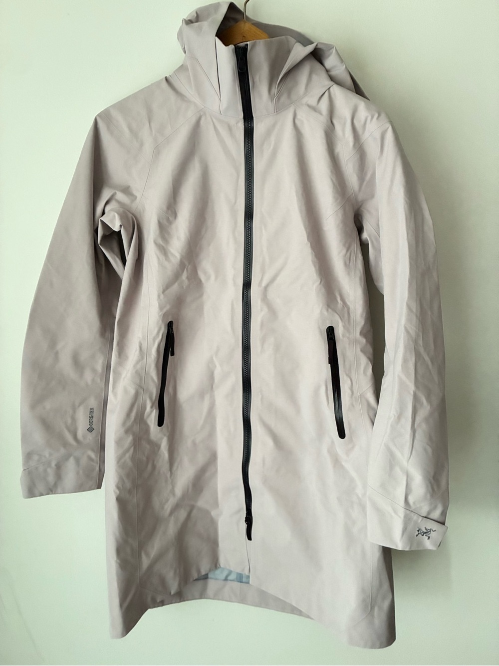 Arc’teryx Codetta Coat Women’s M GORE-TEX Waterproof Hooded Rain Shell Gray